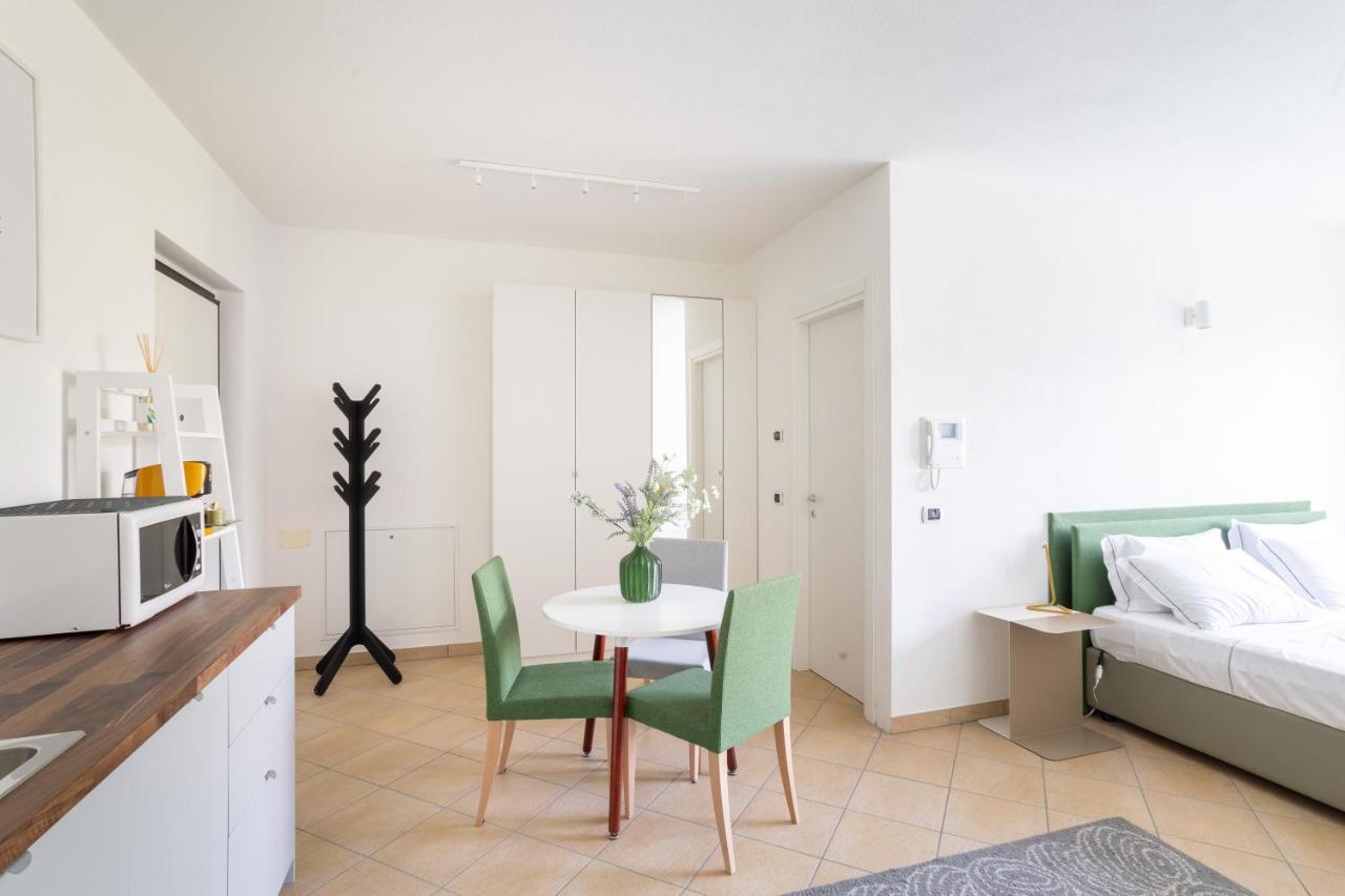 Como Lake Nest - Studio With Garden Тремецо Екстериор снимка